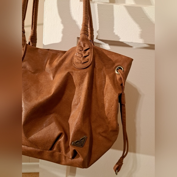 Roxy Shoulder Bag - Picture 2 of 5